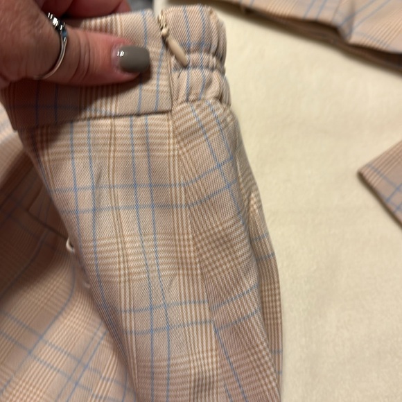 This two piece set gives off “Clueless” vibes. - Picture 4 of 7